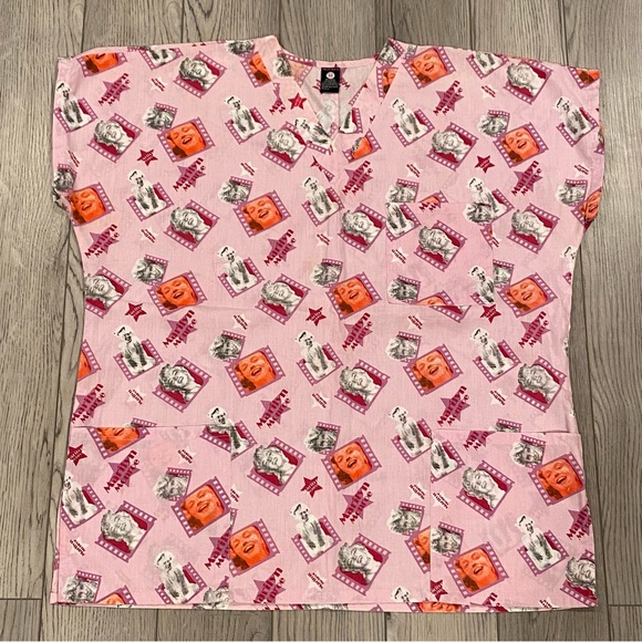 Marilyn Monroe Pink Scrub Top Women’s Medium Medical/Dental Short Sleeve Shirt - Picture 2 of 10